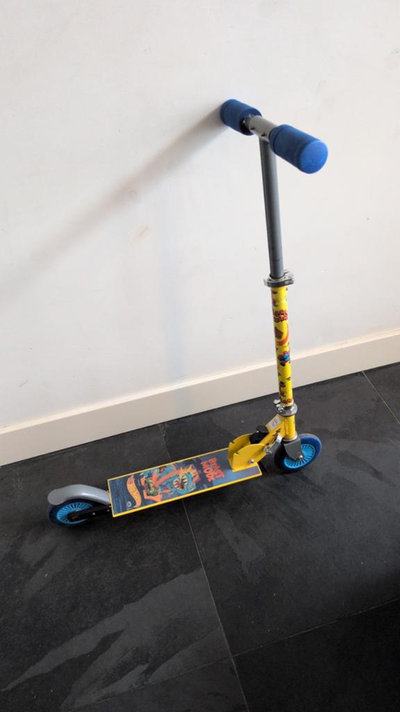 Hot Wheels step - Geel met blauwe accenten, Fietsen en Brommers, Steps, Ophalen