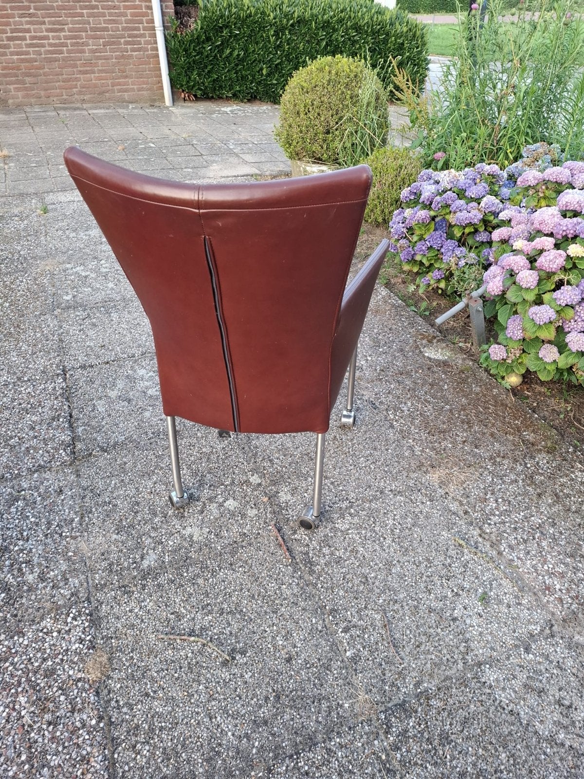 Leren eetkamerstoel met wieltjes - bordeaux, Huis en Inrichting, Stoelen, Ophalen, Gebruikt, Bruin, Leer
