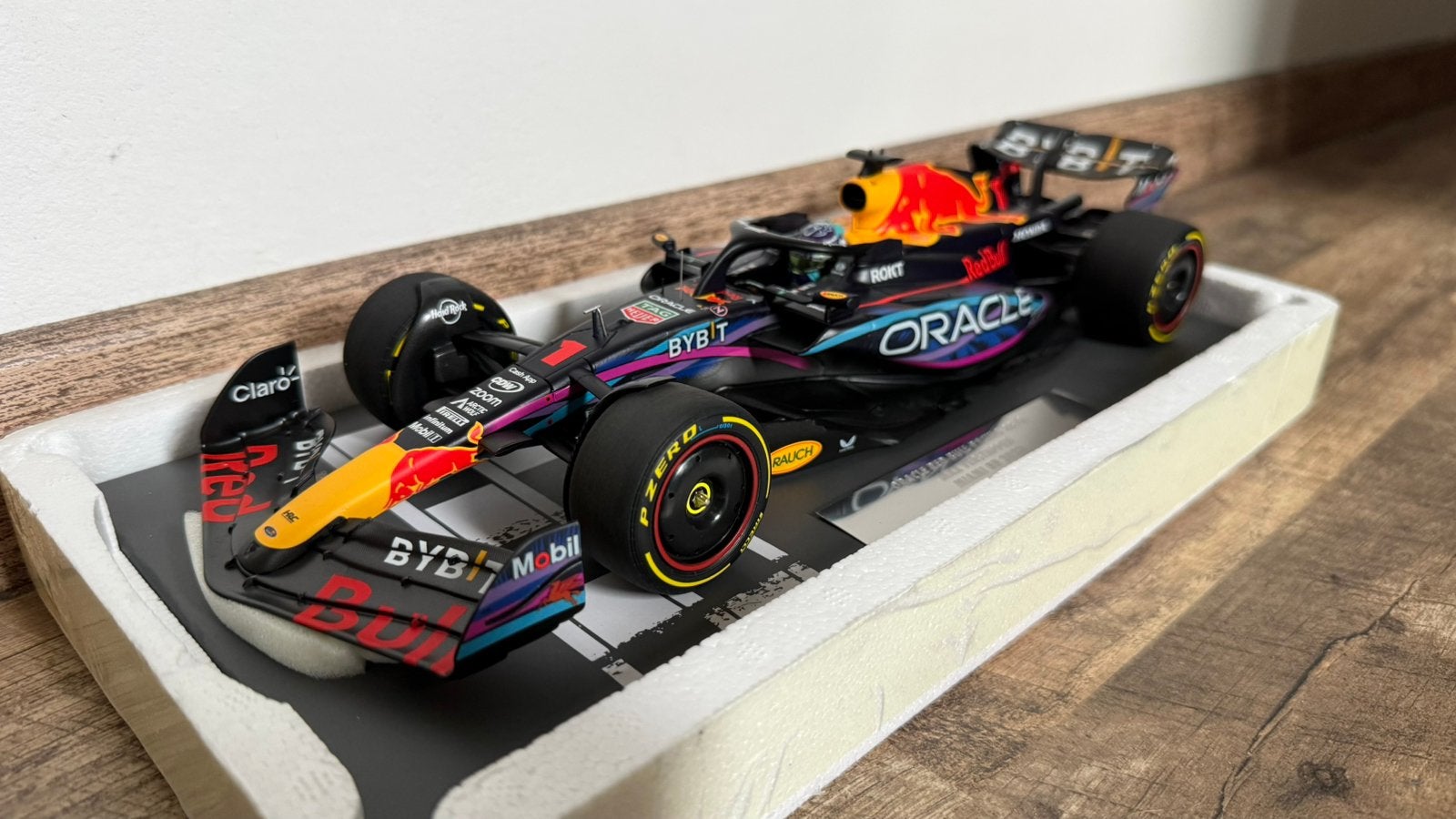 Minichamps 1:18 Miami 2023 RB20 Max Verstappen, Ophalen of Verzenden, Zo goed als nieuw, MiniChamps