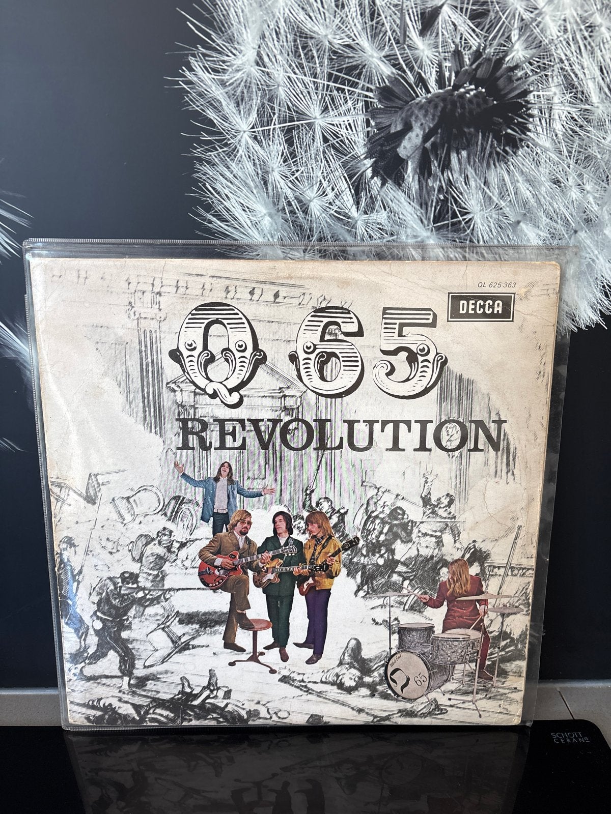 Q65 - Revolution (Originele persing), LP, Rock, Gebruikt, Originele persing