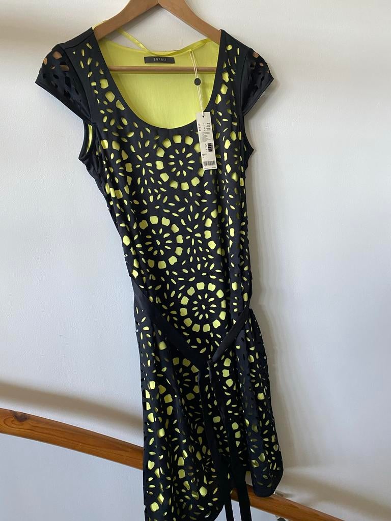 Esprit zomerjurk met prijskaartje nieuw maat 36, Zwart, Nieuw, Ophalen of Verzenden, Knielengte