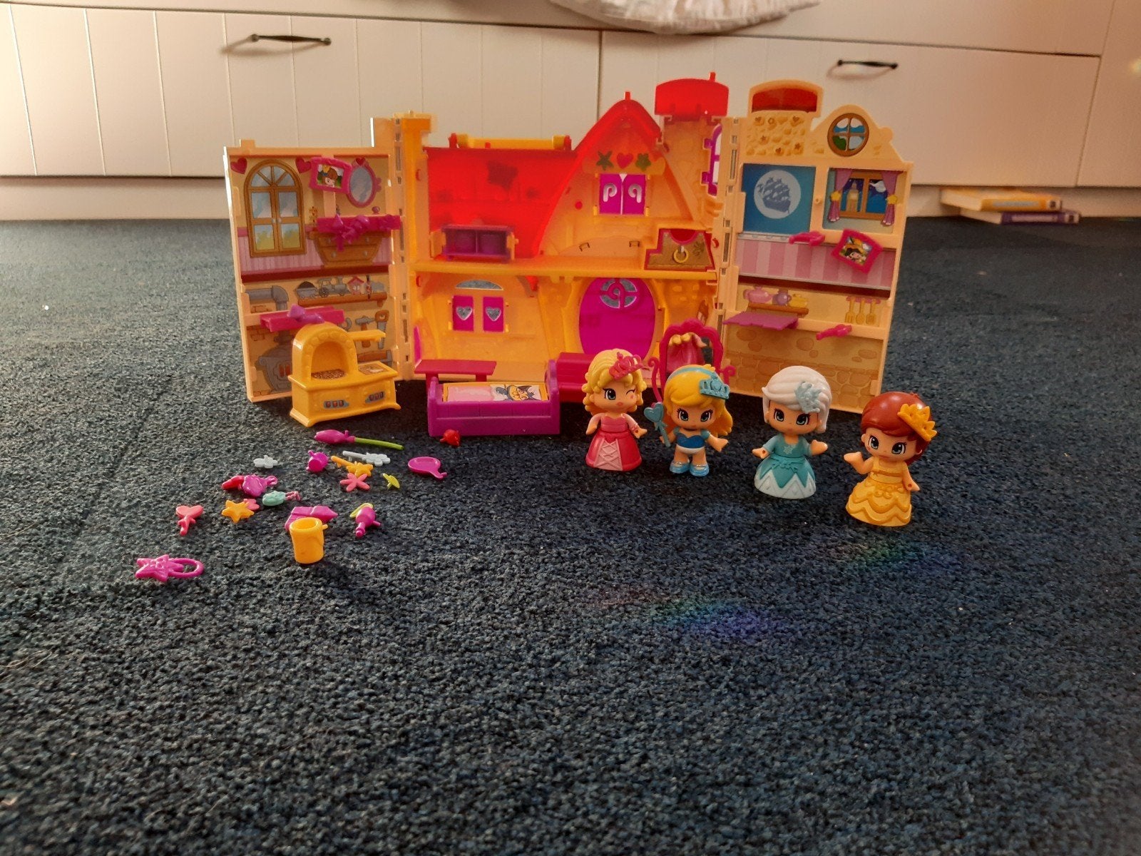 Pinypon Sprookjeshuis met poppetjes en accessoires, Ophalen of Verzenden, Gebruikt, Overige typen