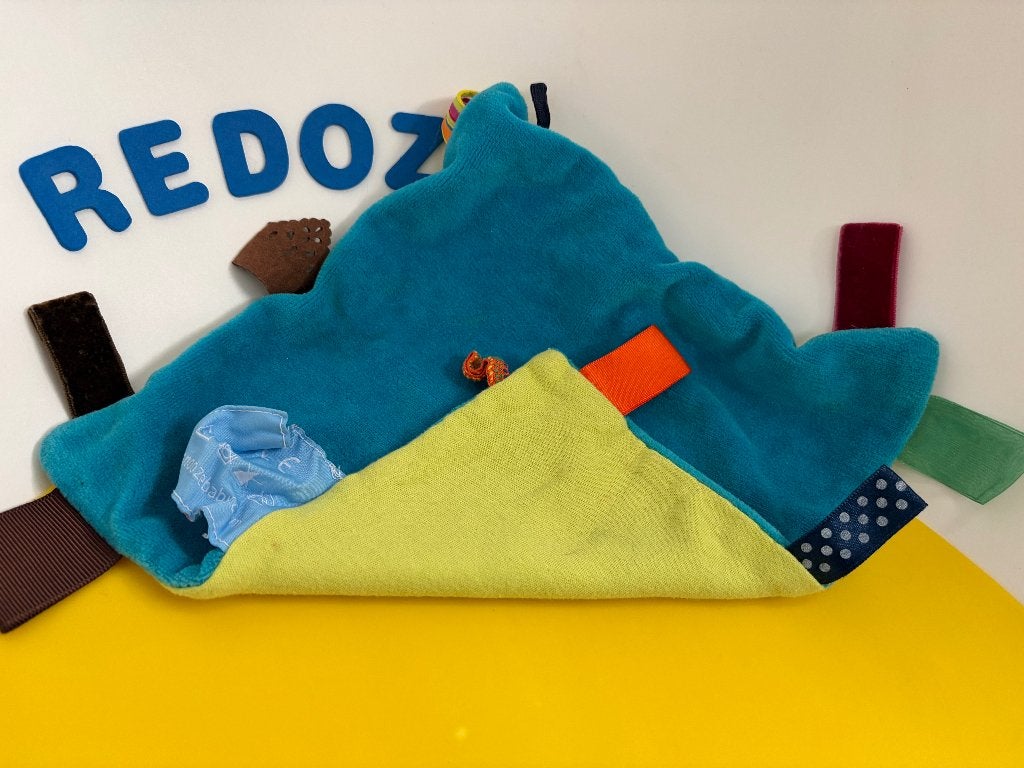 K2926 snoozebaby snooze baby doekje geel blauw, Ophalen of Verzenden, Zo goed als nieuw, Overige typen