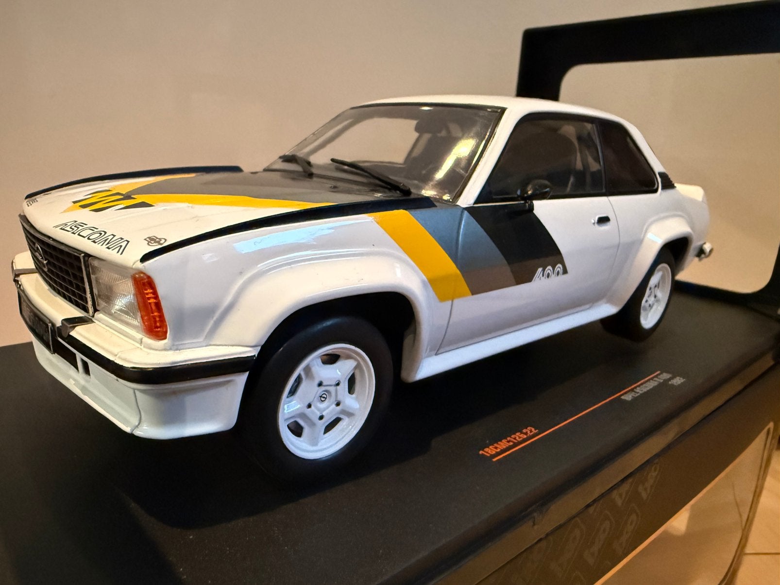 Opel ascona 400. Ixo, Hobby en Vrije tijd, Modelauto's | 1:18, Ophalen of Verzenden, Nieuw, Auto, Overige merken