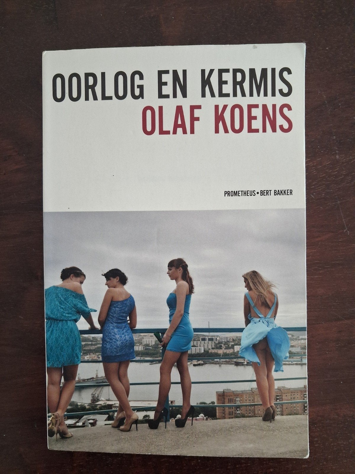 Oorlog en Kermis - Olaf Koens (Boek), Ophalen of Verzenden, Gelezen, Olaf Koens, Nederland