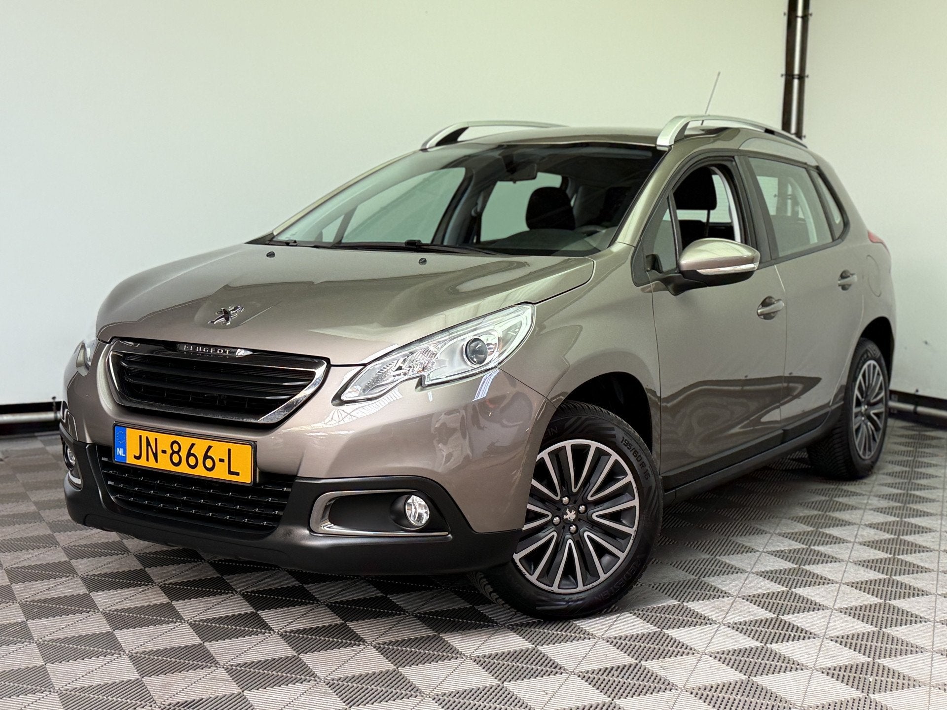 Peugeot 2008 1.2 PureTech Blue Lion Navi NW Distributie NL A, Auto's, Voorwielaandrijving, Stof, Met garantie (alle), 82 pk