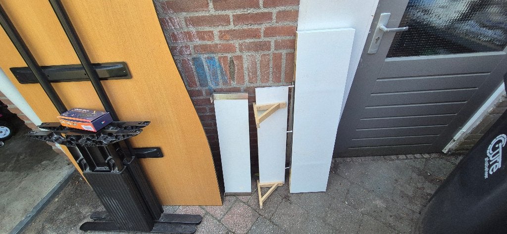 GRATIS op te halen: Diverse IKEA spullen (wandkast, planken), Huis en Inrichting, Ophalen, Gebruikt