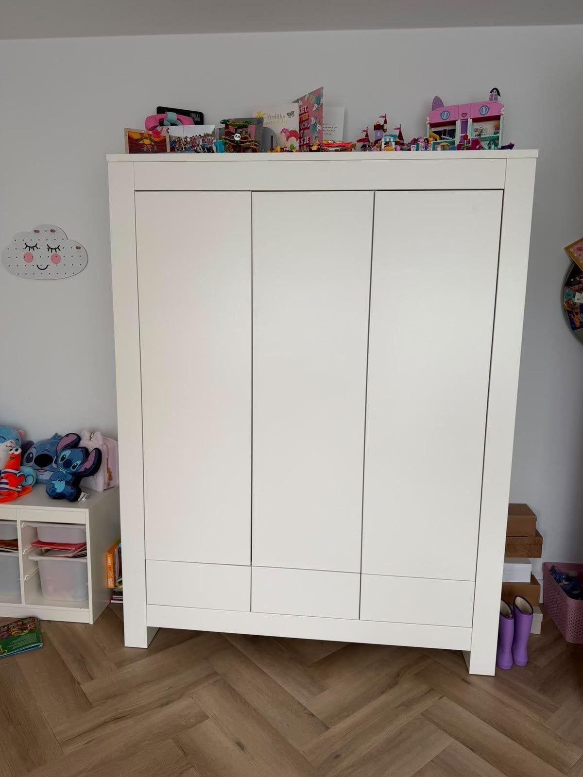 Kidsmill Alaska linnenkast 3-deurs – zeer nette staat, Ophalen, Kast, 50 tot 70 cm, 105 cm of meer