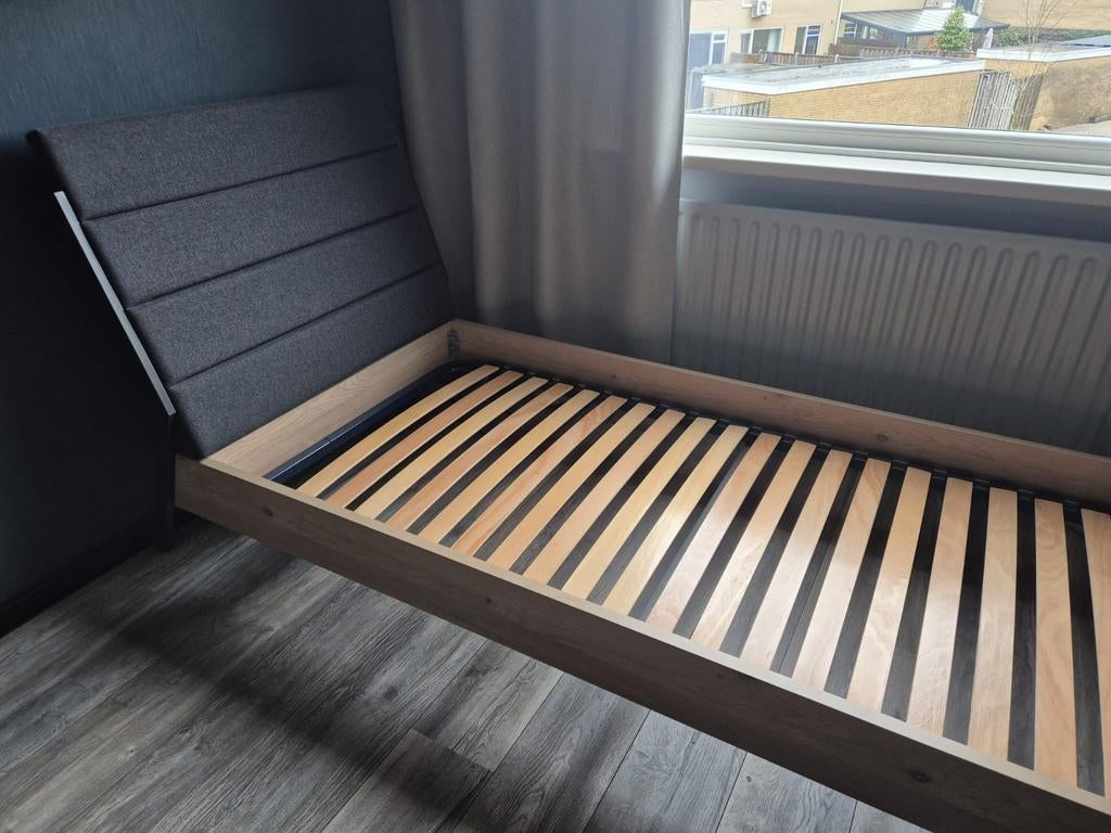 Eenpersoonsbed met lattenbodem en hoofdbord, Ophalen, Gebruikt, 90 cm, Eenpersoons