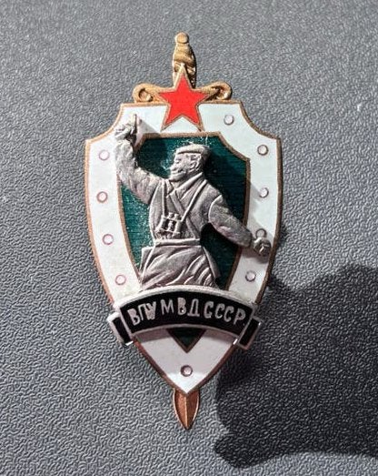 Origineel Sovjet MVD Afstudeerinsigne – VPU MVD USSR, Ophalen of Verzenden, Landmacht, Nederland