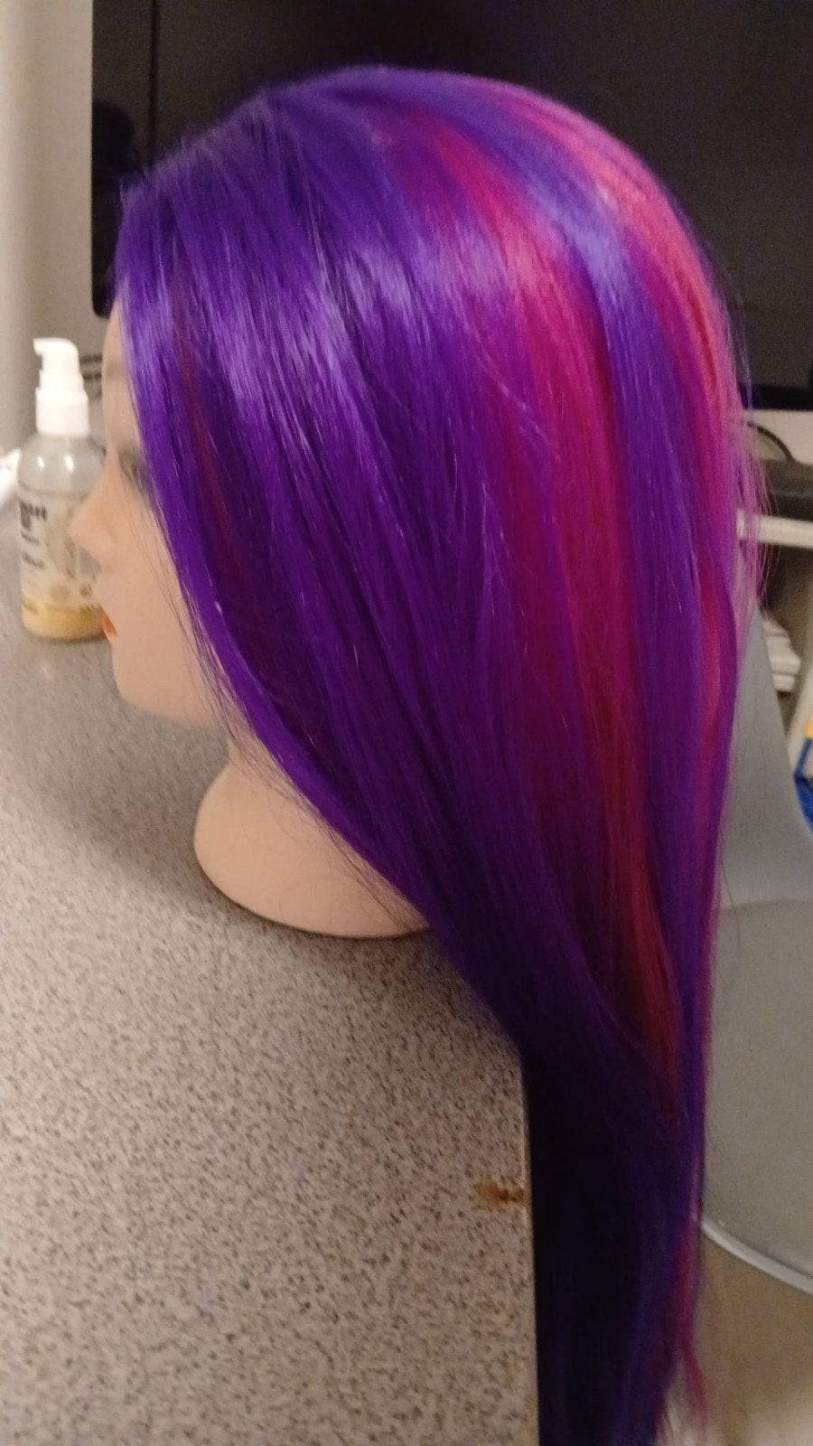 Lange paarse pruik met roze en blauwe accenten, Ophalen, Gebruikt, Pruik of Haarverlenging