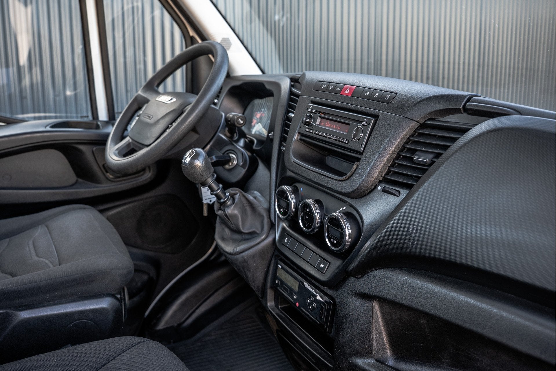 Iveco Daily 50C15 3.0L | Open Laadbak | Kraan | Euro 6 | 1st, 145 pk, 4 cilinders, Iveco, Wit