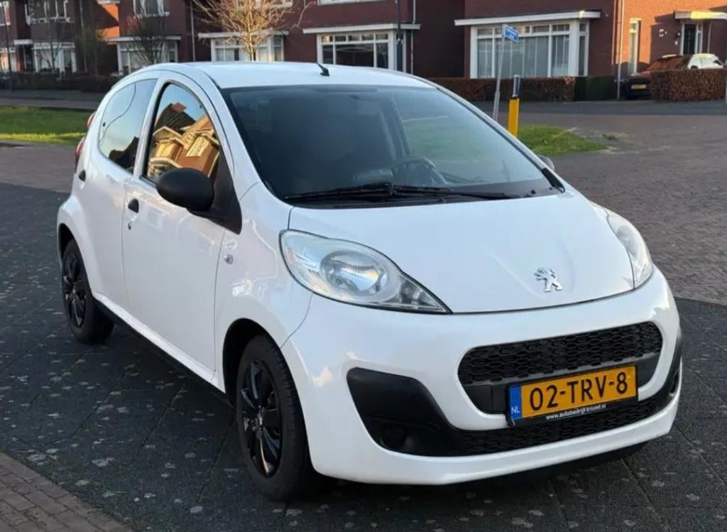 Peugeot 107 1.0 12V 5DR 2012 Wit, Auto's, Voorwielaandrijving, Euro 5, Stof, Metallic lak