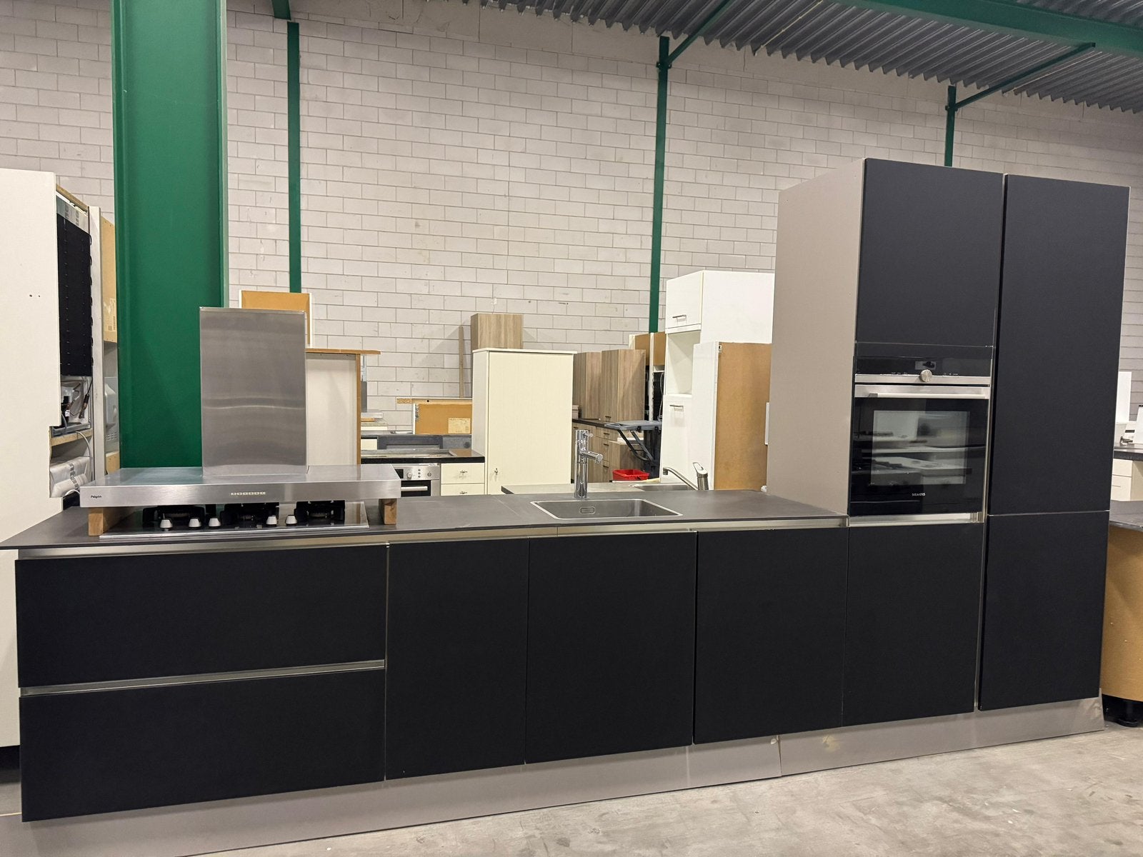 Nette Rechte Keuken Mat Zwart + Apparatuur + GEDEMONTEERD, Zwart, Enkelwandige keuken, Ophalen of Verzenden, Composiet