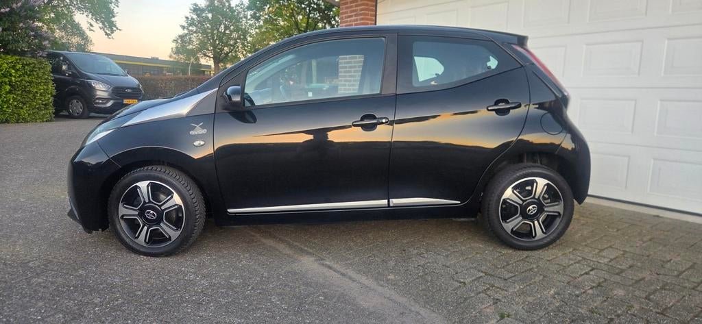 Toyota Aygo 1.0 12V Vvt-i Ddrs 2014 Zwart, Auto's, Voorwielaandrijving, Stof, Zwart, Start-stop-systeem