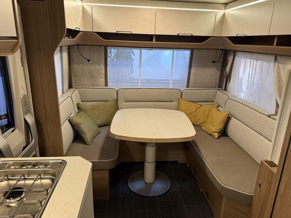 Tabbert Cazadora 490 TD, Caravan van het jaar met mover!, Rondzit, Tabbert, Bedrijf, Schokbreker