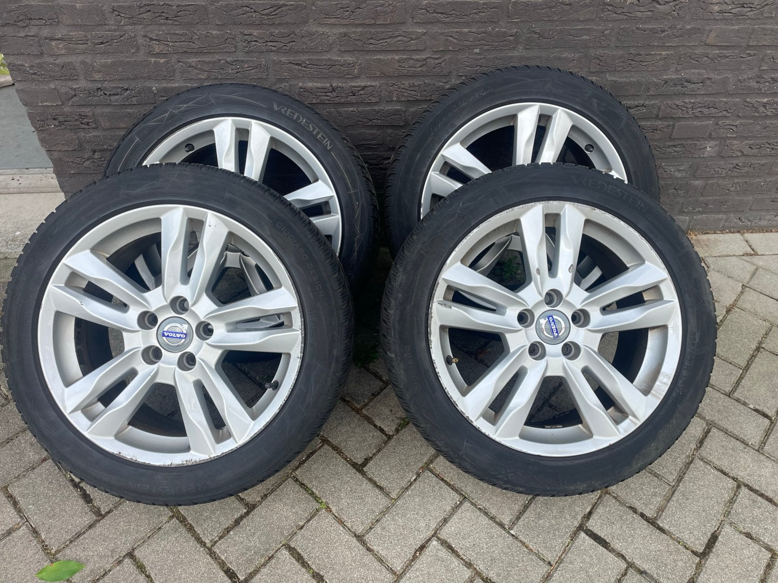 Volvo 17 inch velgen met Vredestein Wintrac Pro winterbanden, Auto-onderdelen, Ophalen, Gebruikt, Banden en Velgen, 17 inch