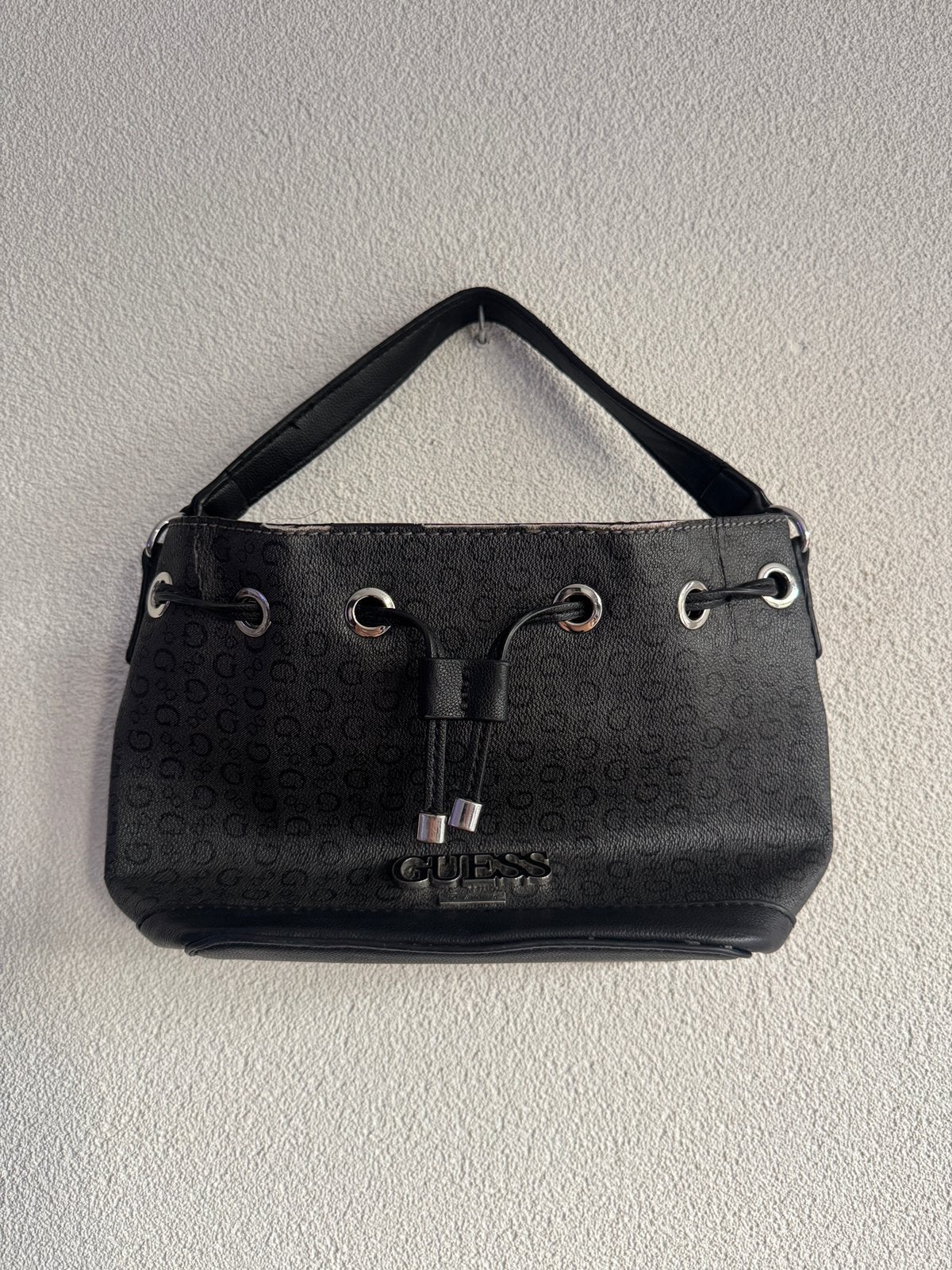 Guess Y2K zwart grijze schoudertas met monogram print, Guess, Gebruikt, Schoudertasje, Zwart