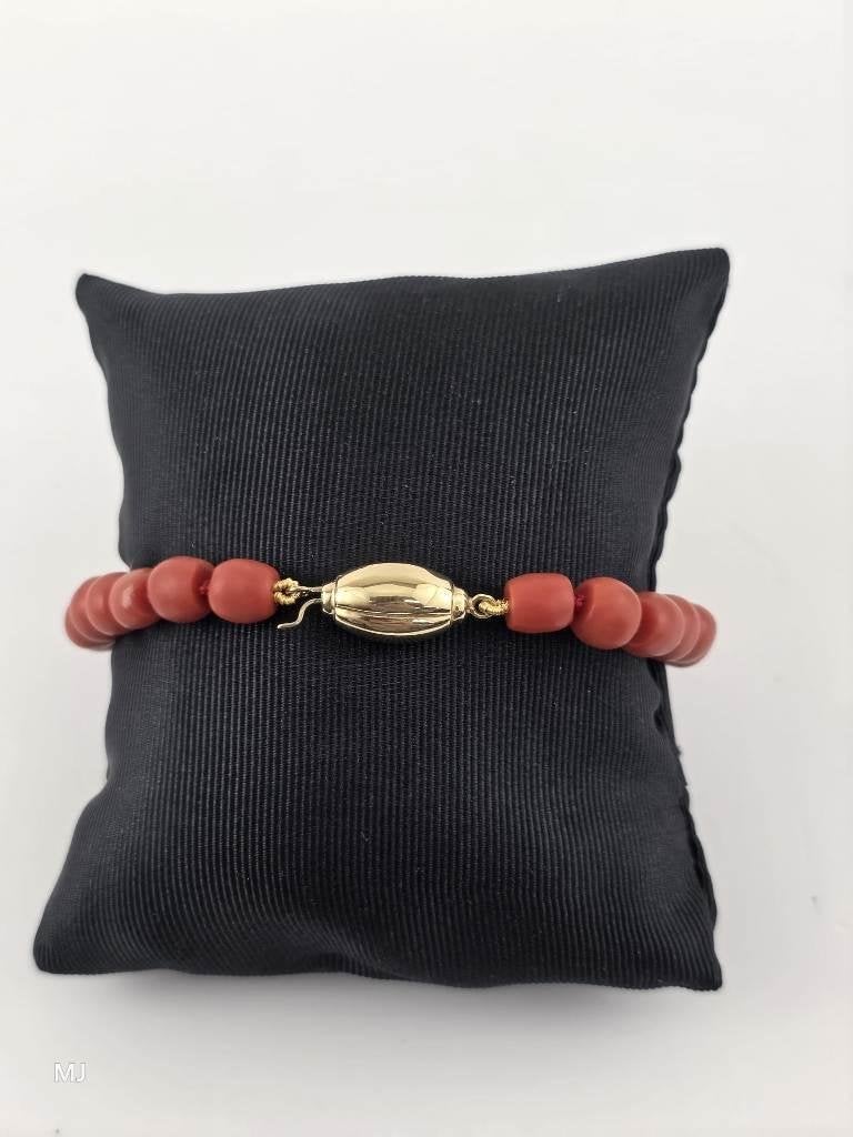 Bloedkoralen armband met gouden slot                    D148, Sieraden, Tassen en Uiterlijk, Antieke sieraden, Ophalen of Verzenden