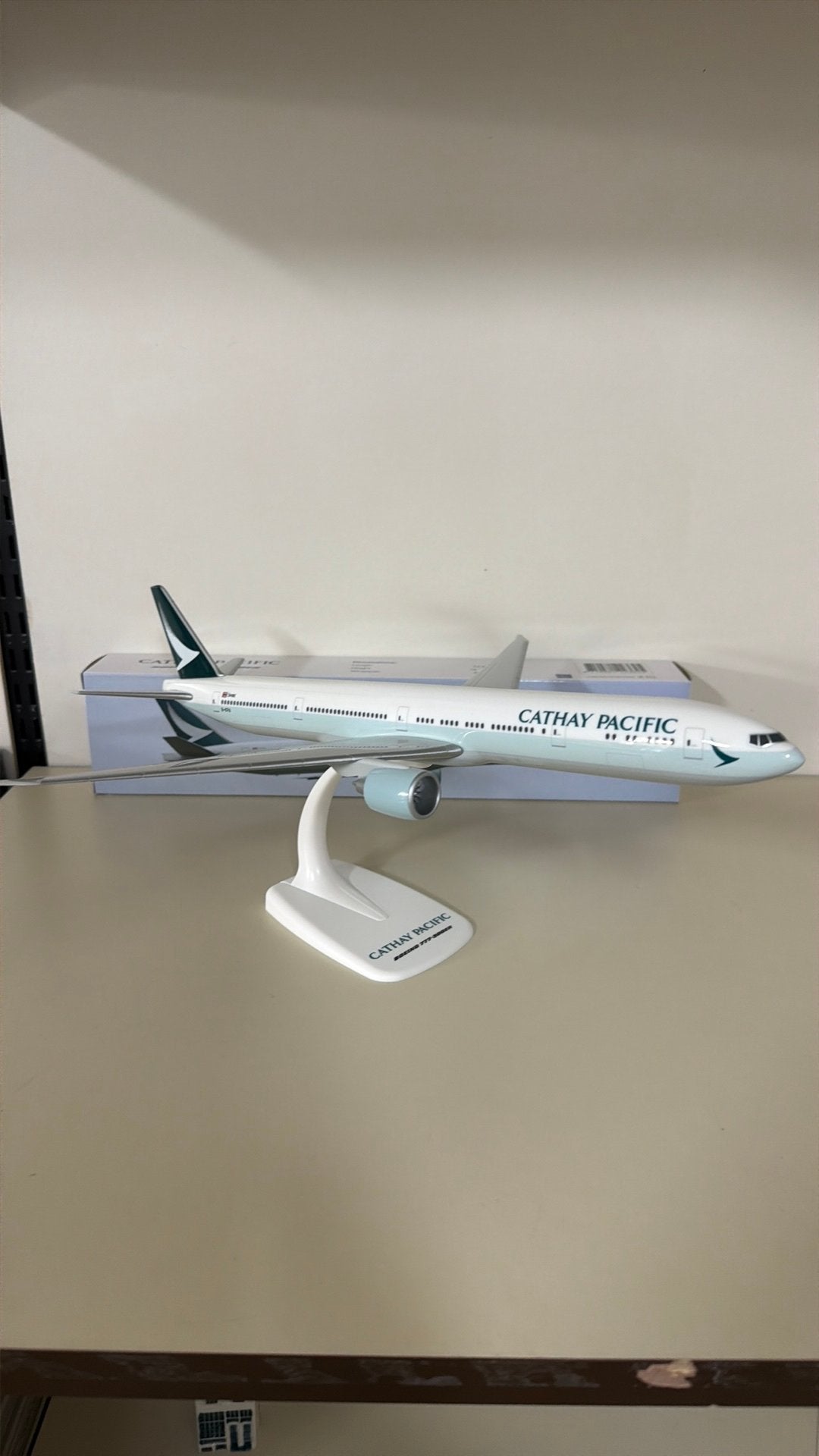 NIEUW! 1:200 schaalmodel Cathey Pacific Boeing 777-300ER, Verzamelen, Ophalen of Verzenden, Nieuw, Schaalmodel
