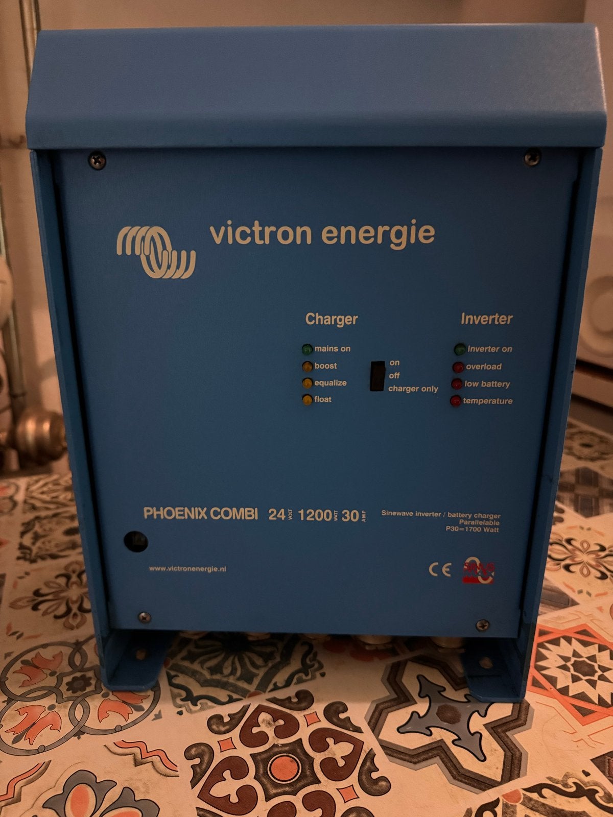 Victron Energie Phoenix Combi 24/1200/30 Omvormer/Lader, Ophalen of Verzenden, Gebruikt, Motor en Techniek