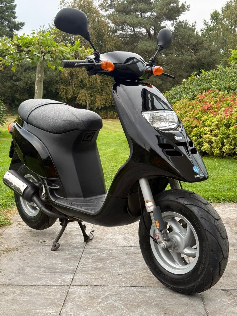 ⭐️Piaggio Typhoon 50cc 2 takt glans zwart Brom nette staat⭐️
