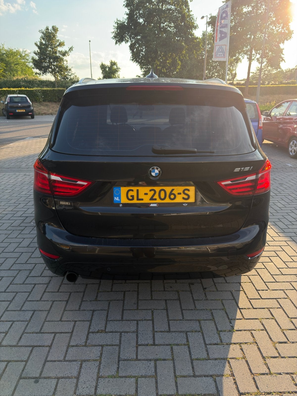 BMW 218i Executive Sport 2015 | Navi | Nieuwe Banden, Voorwielaandrijving, Zwart, 2-Serie Gran Tourer, 7 stoelen