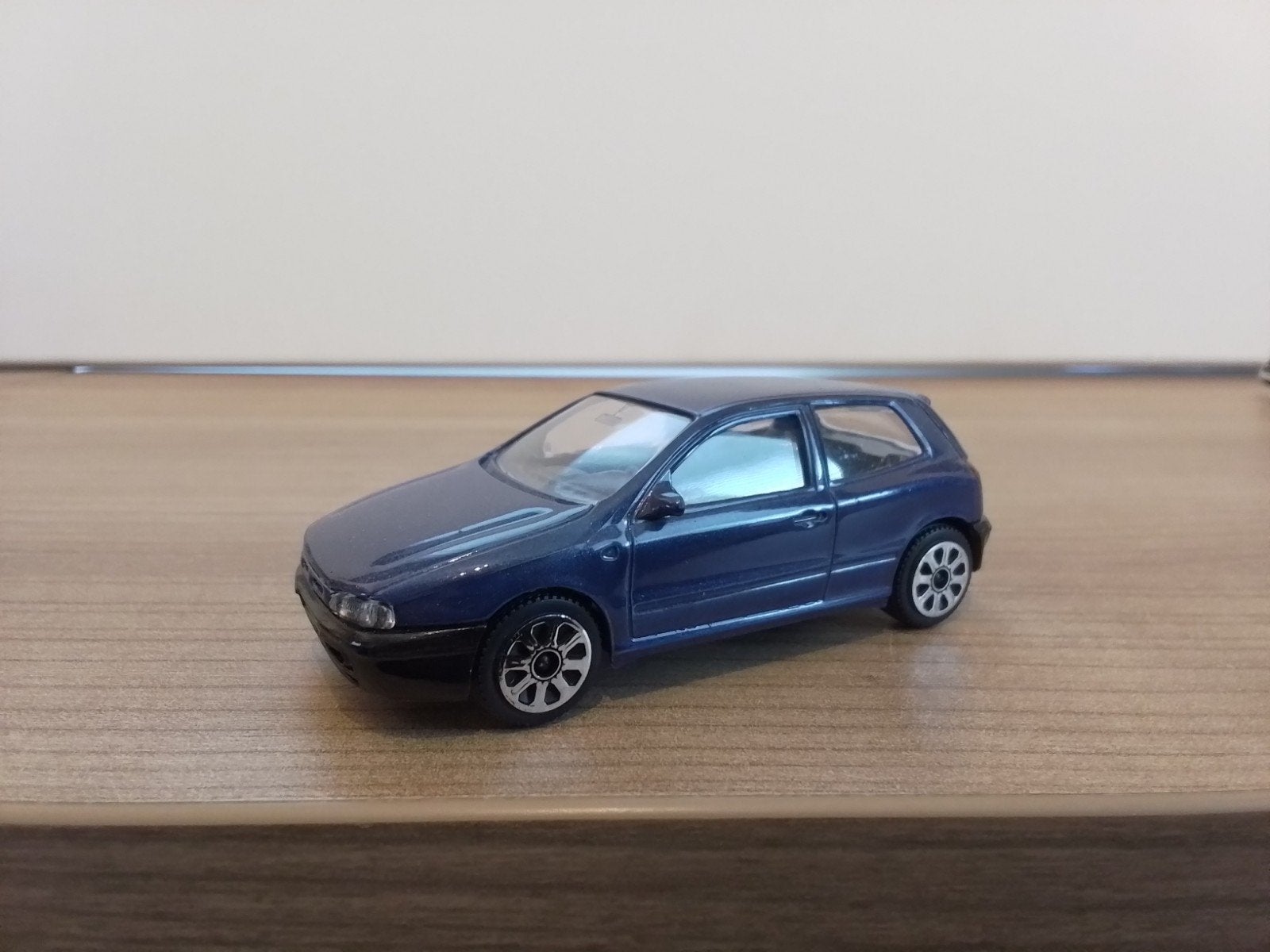 Burago.  FIAT BRAVO. blauw., Ophalen of Verzenden, Zo goed als nieuw, Auto, Overige merken