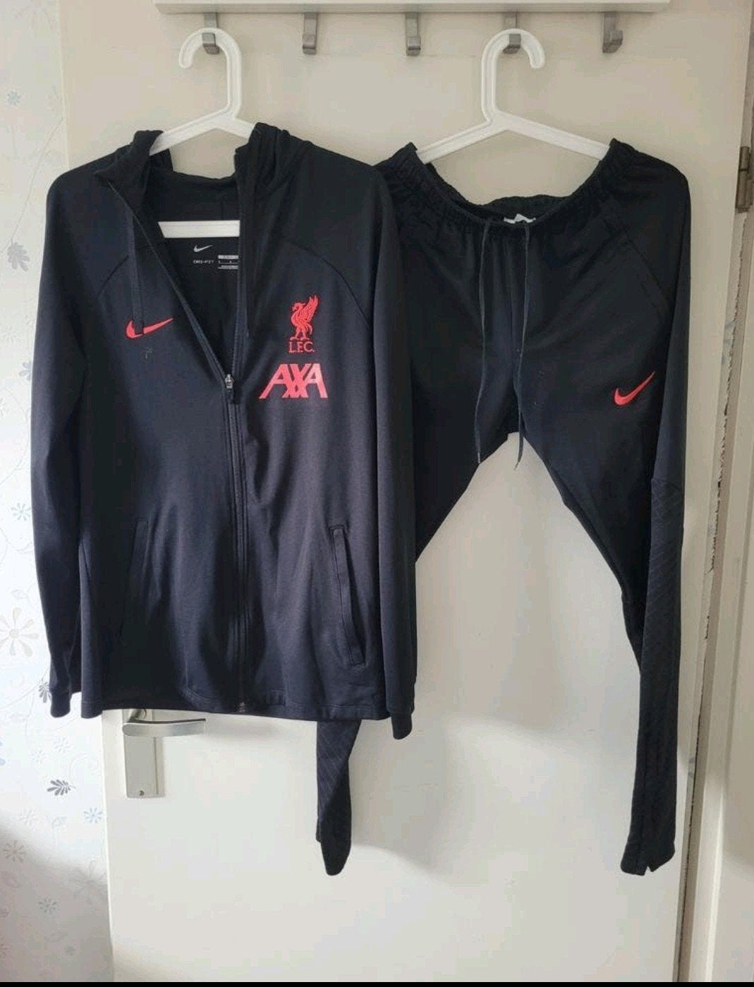trainingspak Liverpool FC maat S, Ophalen of Verzenden, Gebruikt, Jongen of Meisje, Sport- of Zwemkleding