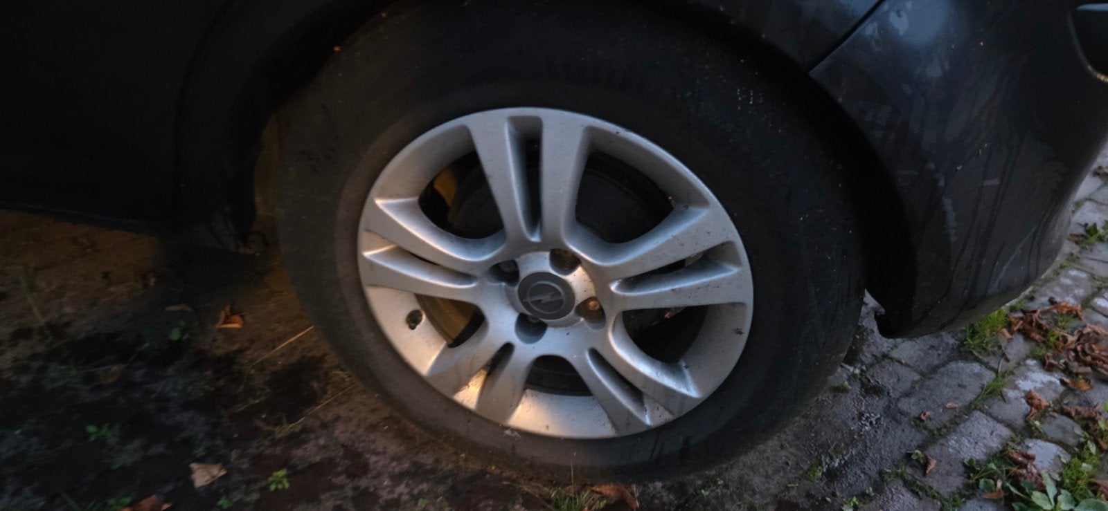 Foto 5 van Opel Corsa 1.4 16V 5D 2010 Zwart