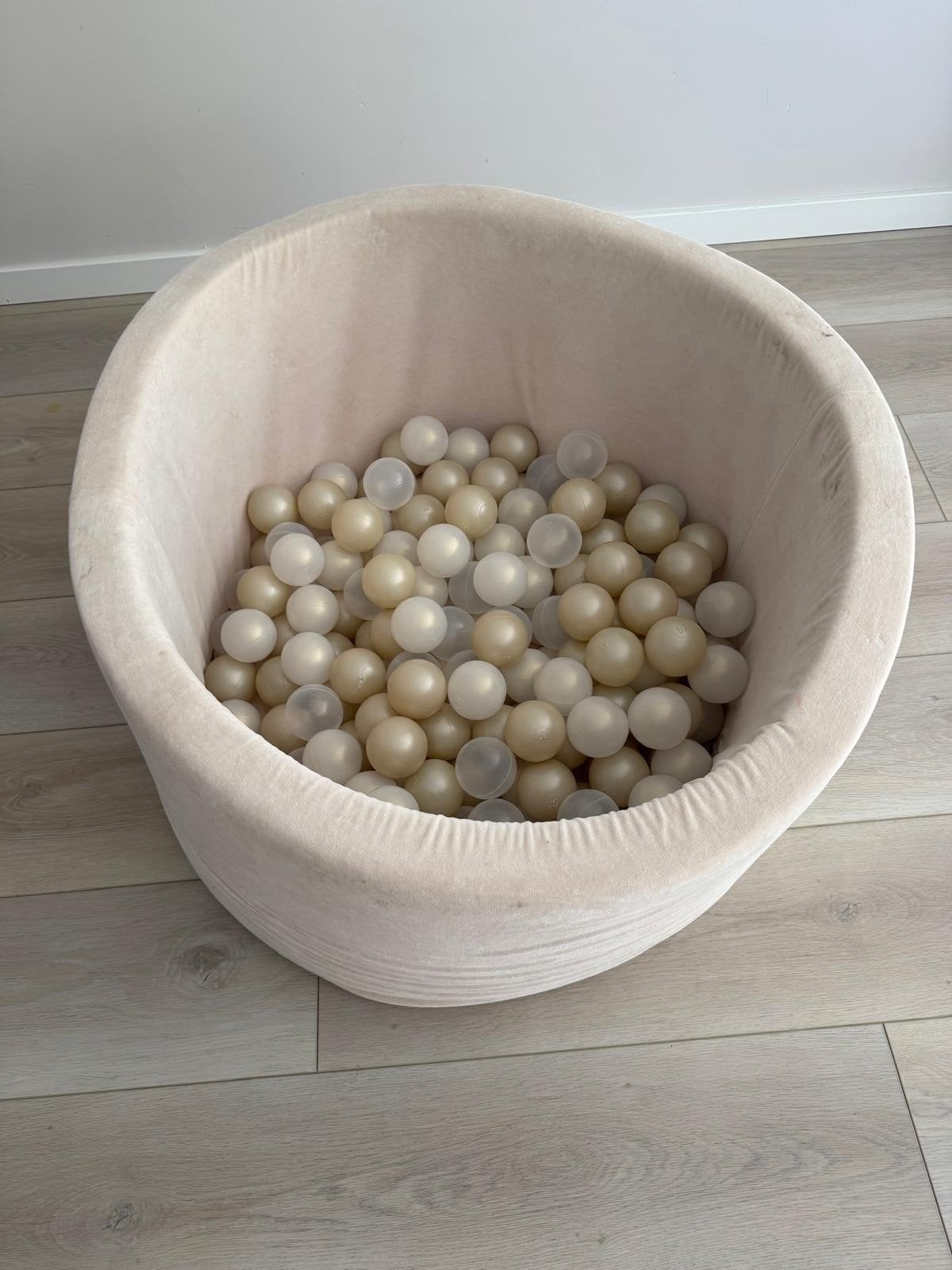 Ballenbak met ballen - klein vlekje, Kinderen en Baby's, Speelgoed | Babyspeelgoed, Ophalen, Gebruikt, Overige typen