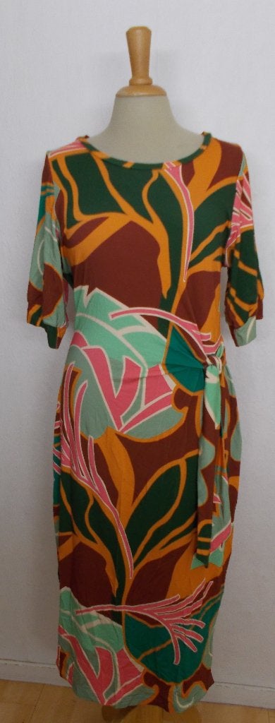 Aparte kleurige maxi print jurk! M, Kleding | Dames, Jurken, Maat 38/40 (M), Zo goed als nieuw, Onder de knie, Meerkleurig