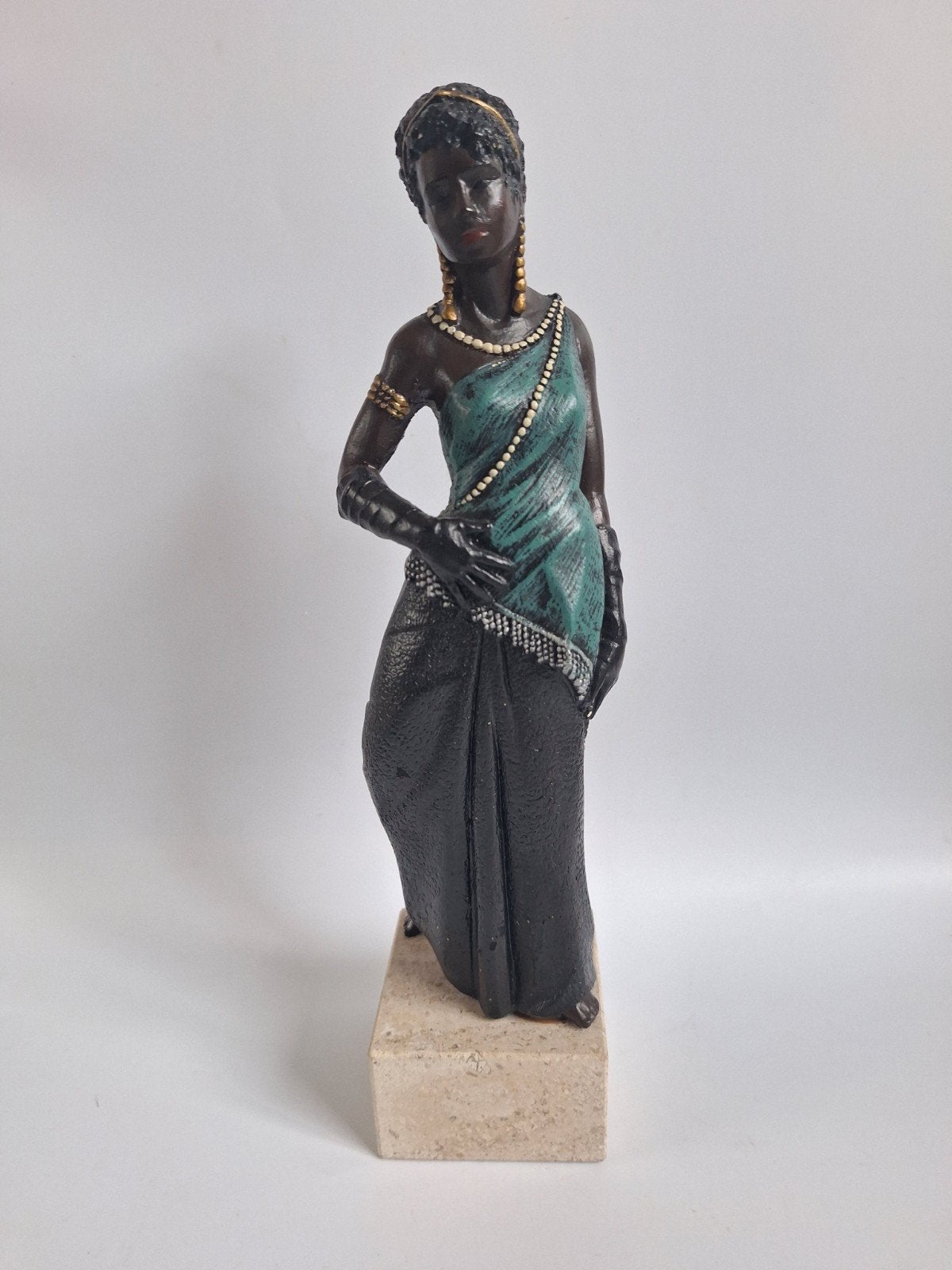 Mooi elegant beeldje van een Afrikaanse vrouw, Verzamelen, Beelden en Beeldjes, Ophalen of Verzenden, Zo goed als nieuw, Mens