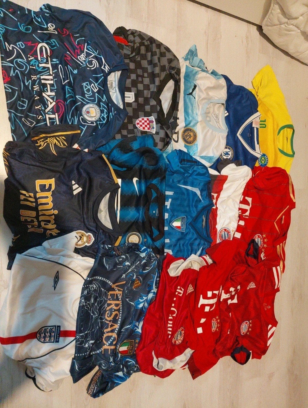 15 voetbalshirts diverse clubs & landen, Sport en Fitness, Voetbal, Maat M, Ophalen of Verzenden, Zo goed als nieuw, Shirt