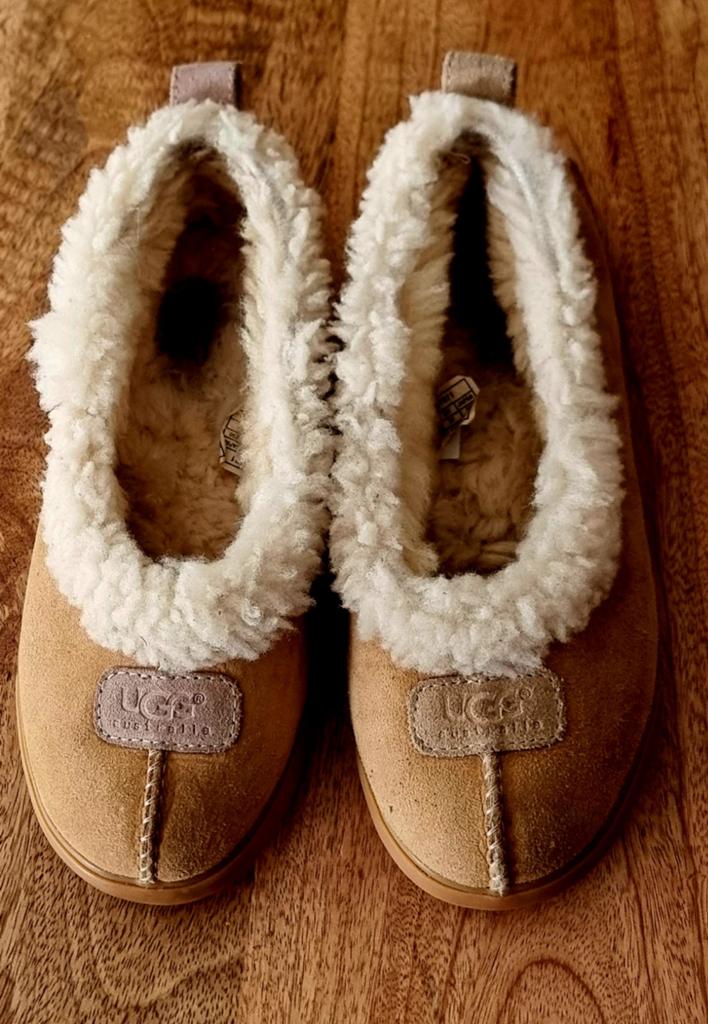 Schoenen Uggs maat 37, Ophalen of Verzenden, Zo goed als nieuw, Zwart, Pantoffels of Sloffen