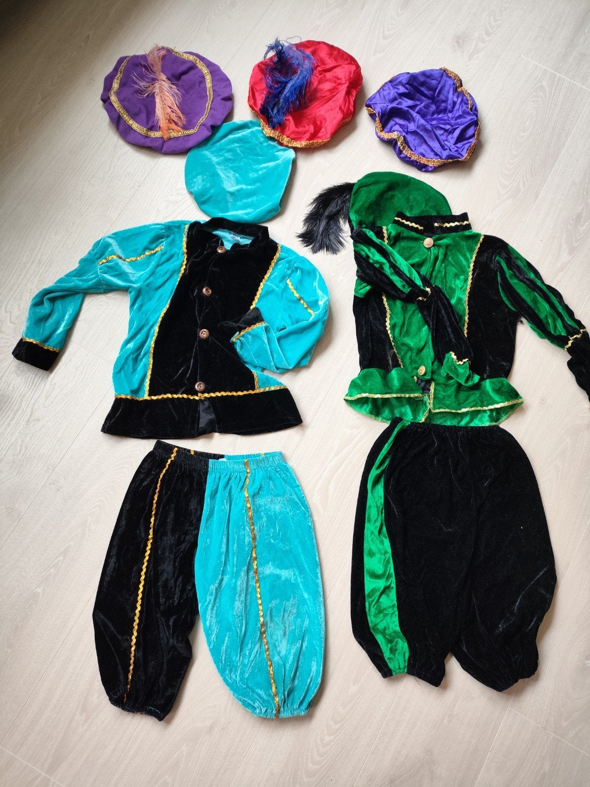 1x Pietenpak  4 t/m 7 jaar (blauw is verkocht), Kinderen en Baby's, Ophalen of Verzenden, Gebruikt, 122 t/m 128, Jongen of Meisje