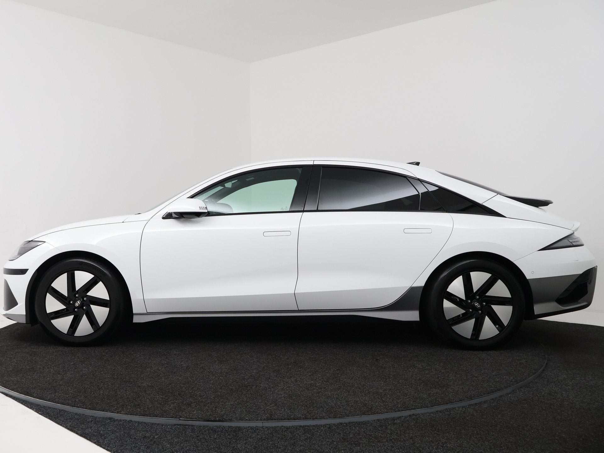 Hyundai IONIQ 6 Lounge 77.4 kWh | SOH 97,9% | Bose Audio | N, Auto's, Hyundai, Automaat, Achterwielaandrijving, Gebruikt, 1885 kg
