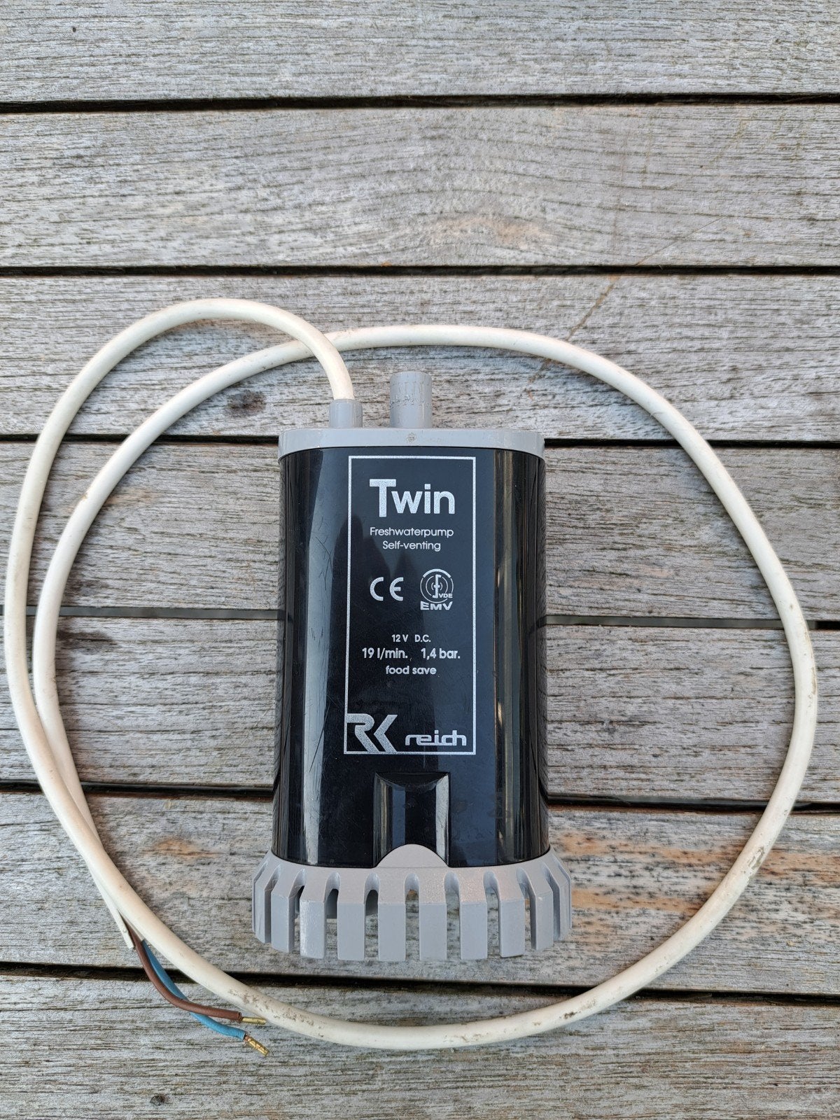 Reich Twin Dompelpomp 12V - 19 l/min, 1.5 bar, Ophalen of Verzenden, Zo goed als nieuw