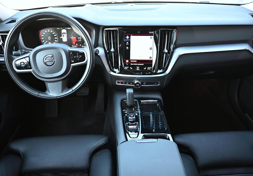 Volvo V60 2.0 T8 Recharge AWD R-Design | Pano | 360 | ACC |, Automaat, Gebruikt, Zwart, 4 cilinders