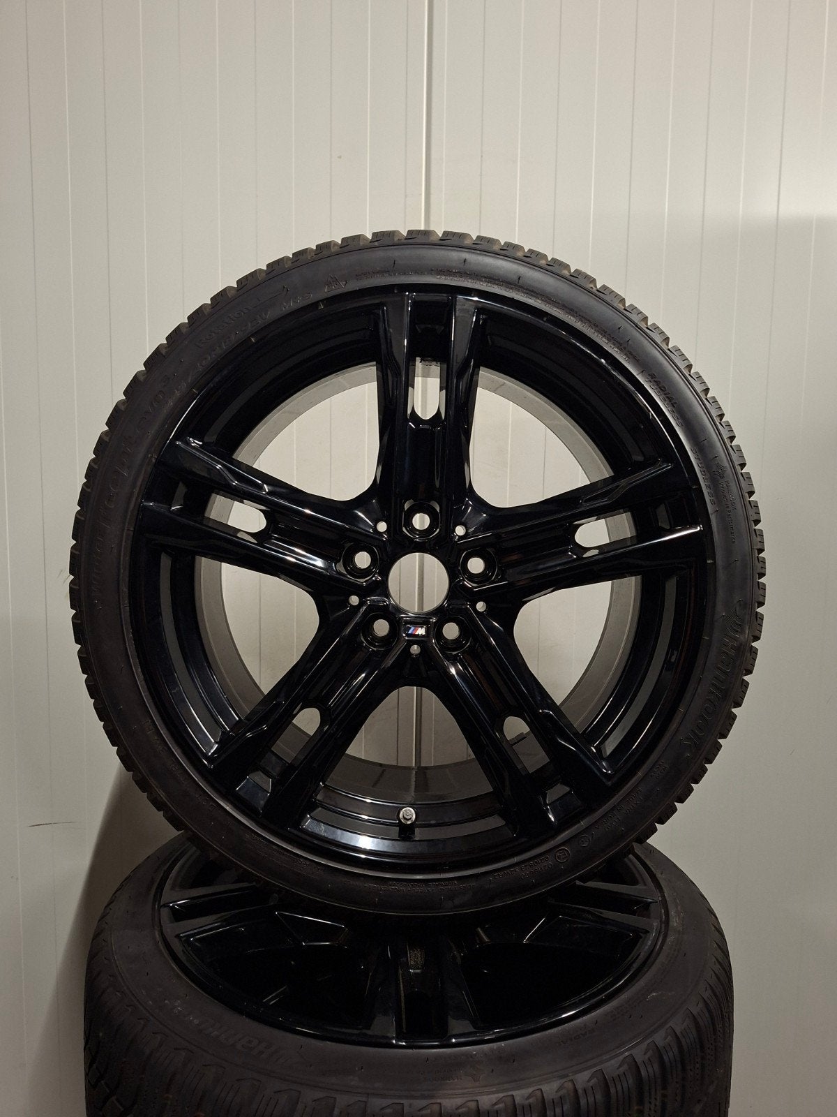 18' BMW 1 2 Serie Styling 819M Zwart met winterbanden