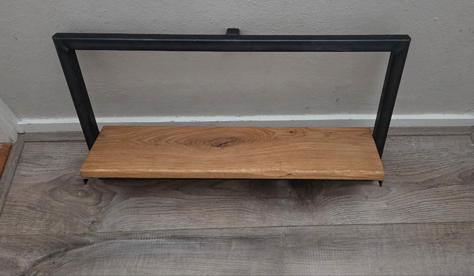 handgemaakte wandplank
eikenhouten plank met metalen fram, Ophalen, Nieuw