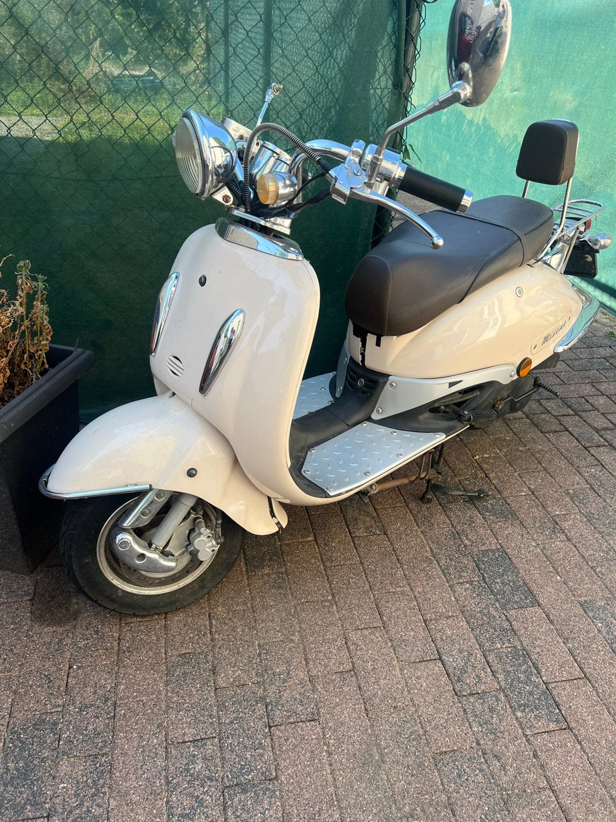 Scooter retro milano, Fietsen en Brommers, Scooters | Overige merken, Ophalen of Verzenden, Zo goed als nieuw, Benzine