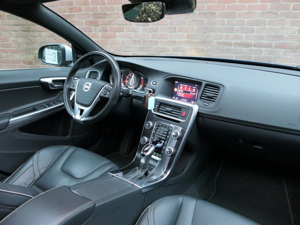 Volvo V60 2.0 T4 AUT Bus. Sport 12 MND garantie Schuifdak /, Auto's, 12 maanden, Gebruikt, Euro 6, Blauw