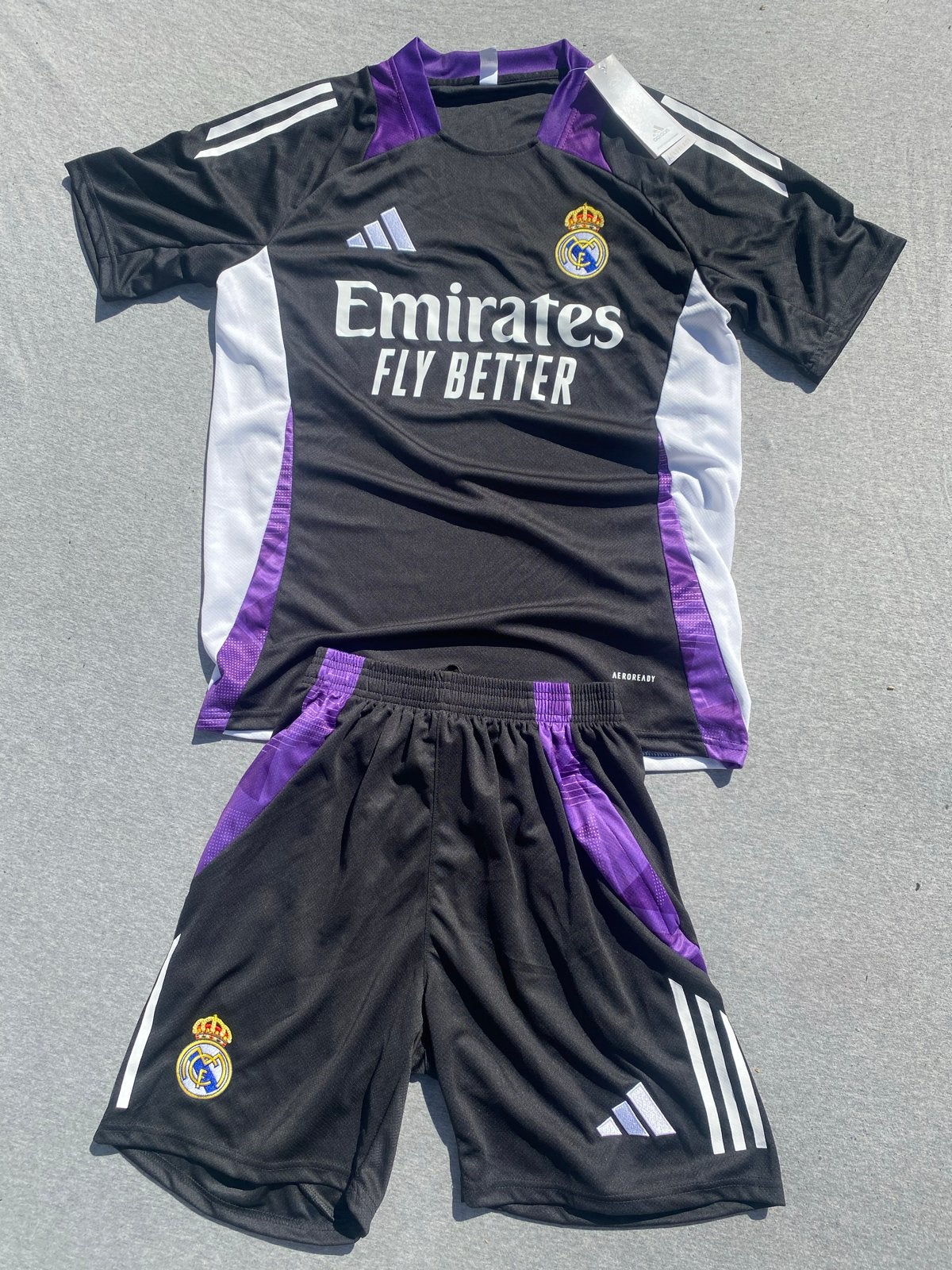 Real Madrid tenue maat M, Maat M, Ophalen of Verzenden, Nieuw, Set