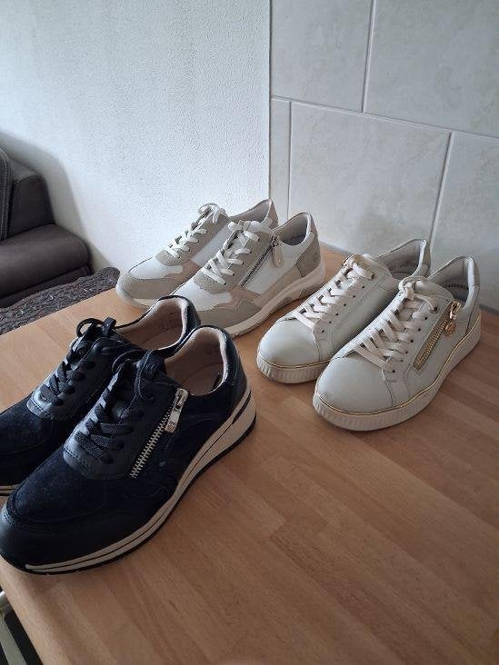 ***NIEUWE*** Sneakers DRIE Paar, Ophalen, Wit, Sneakers of Gympen, Nieuw