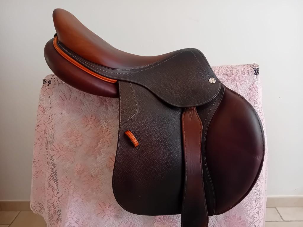 CWD SE03 springzadel 17,5 inch (2023), Dieren en Toebehoren, Paarden en Pony's | Zadels, Ophalen, Zo goed als nieuw, Springen