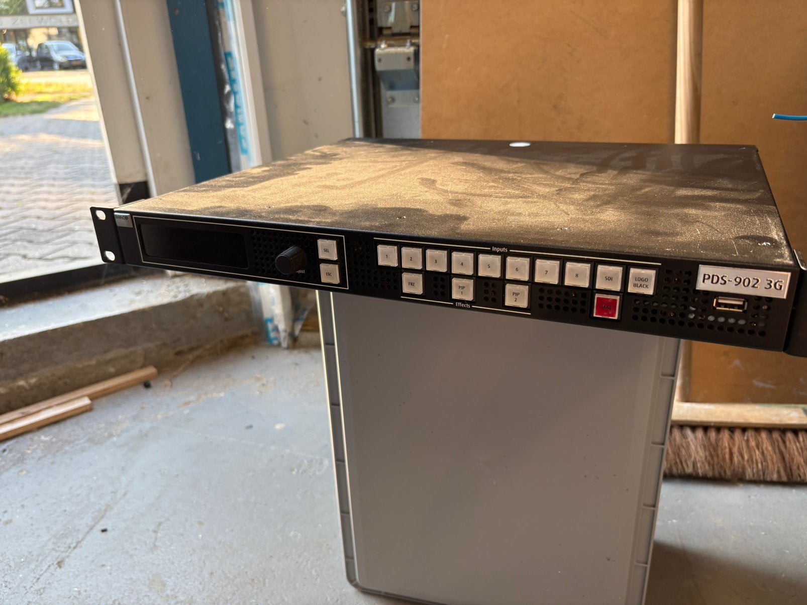 Barco PDS-902 3G video switcher, Ophalen, Gebruikt, Video