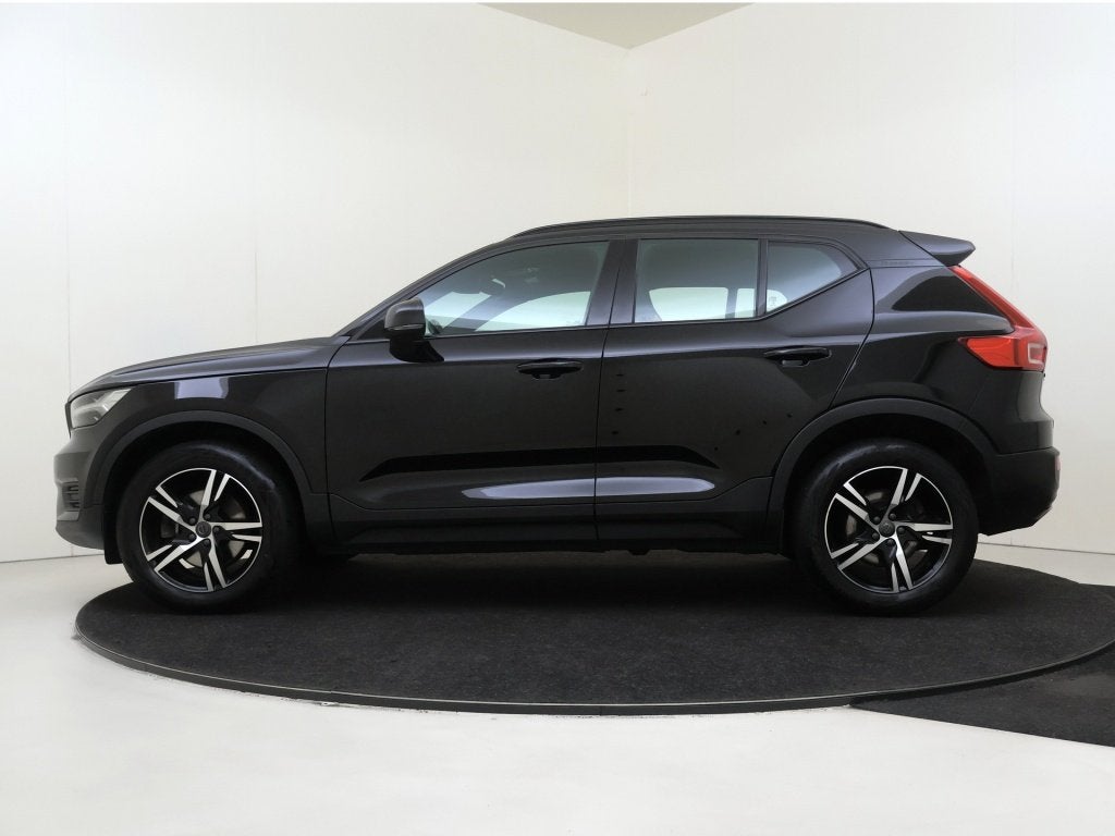 Volvo XC40 T4 R-Design | Trekhaak | Carplay | Achteruitrijca, 12 maanden, 15 km/l, 4 cilinders, Zwart