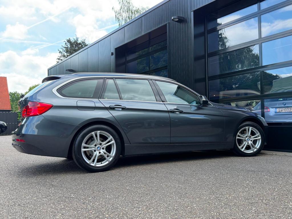 BMW 3-serie Touring 316i High Executive Pano Navi Stoelverw., Automaat, Gebruikt, Euro 6, 4 cilinders