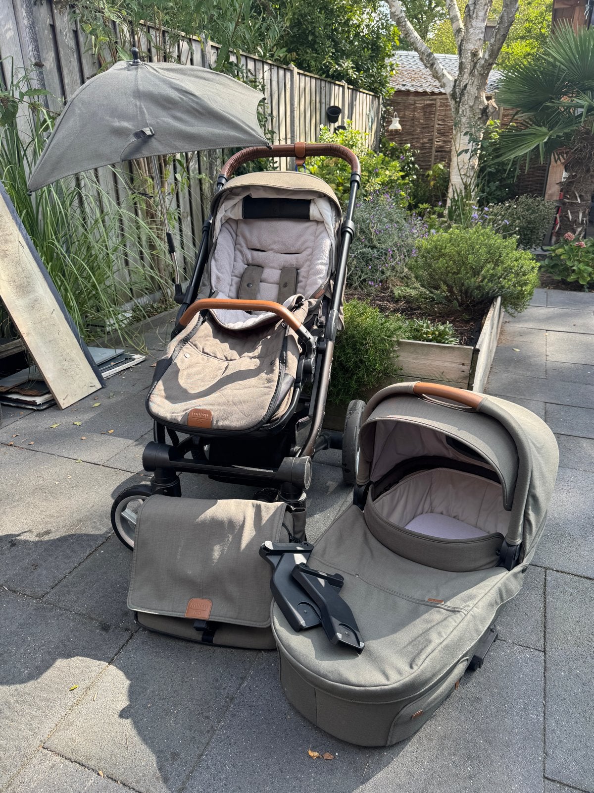 Mutsy Nio kinderwagen met reiswieg en accessoires, Ophalen, Gebruikt, Combiwagen, Met reiswieg